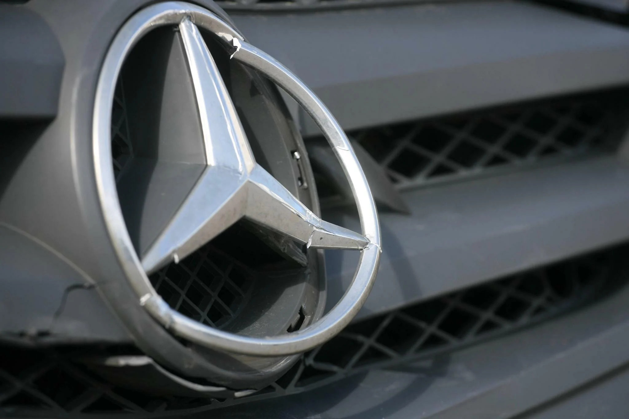 Mercedes đang phải đối mặt với những hậu quả từ bê bối Dieselgate như thế nào?